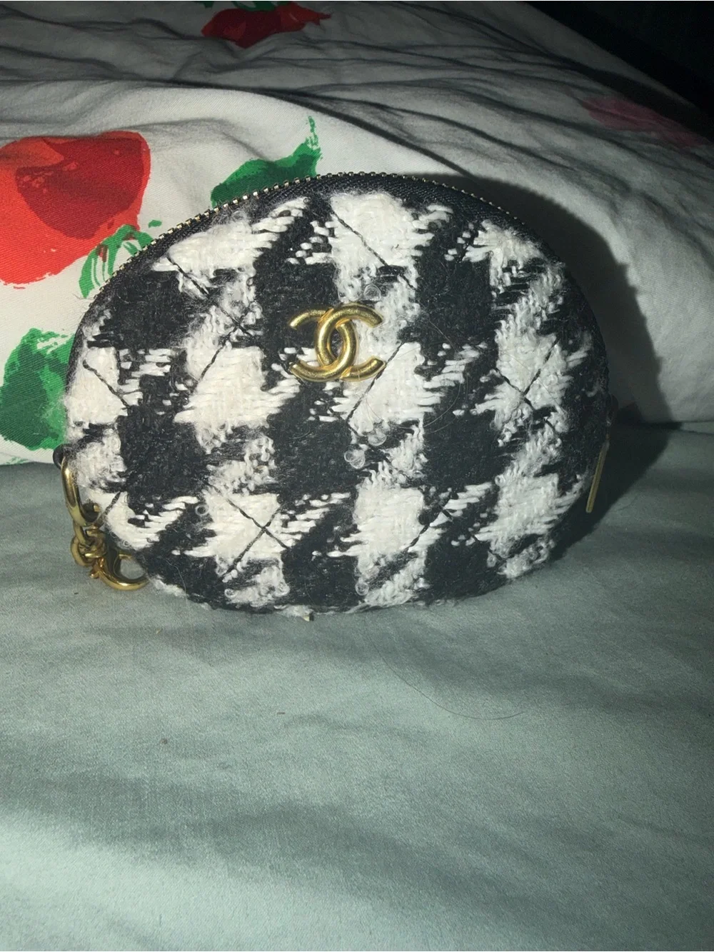 CHANEL Black & White Houndstooth Quilted Coin Pouch with Gold CC - Picture 1 of 6
